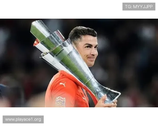 C罗带领葡萄牙点球大战逆袭西班牙喜极而泣捧起欧国联冠军奖杯